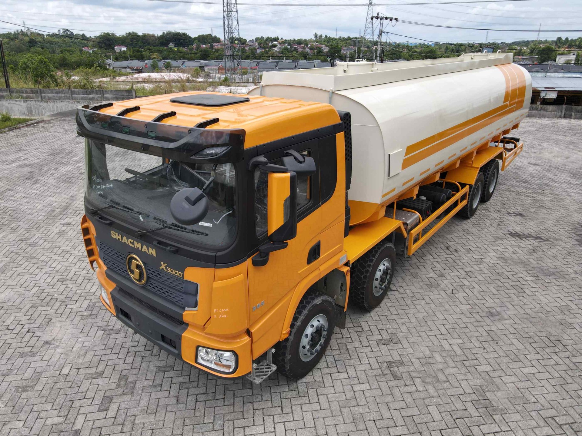 Shacman X3000 - Tanker Truck - Crude Palm Oil (CPO)